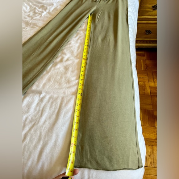 Splendid drawstring bell bottom pants. Size Large - Picture 3 of 7